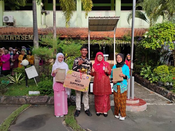 Pesan Emansipasi Kepada Seluruh Peserta Didik SMA Negeri 14 Semarang di Upacara Hari Kartini