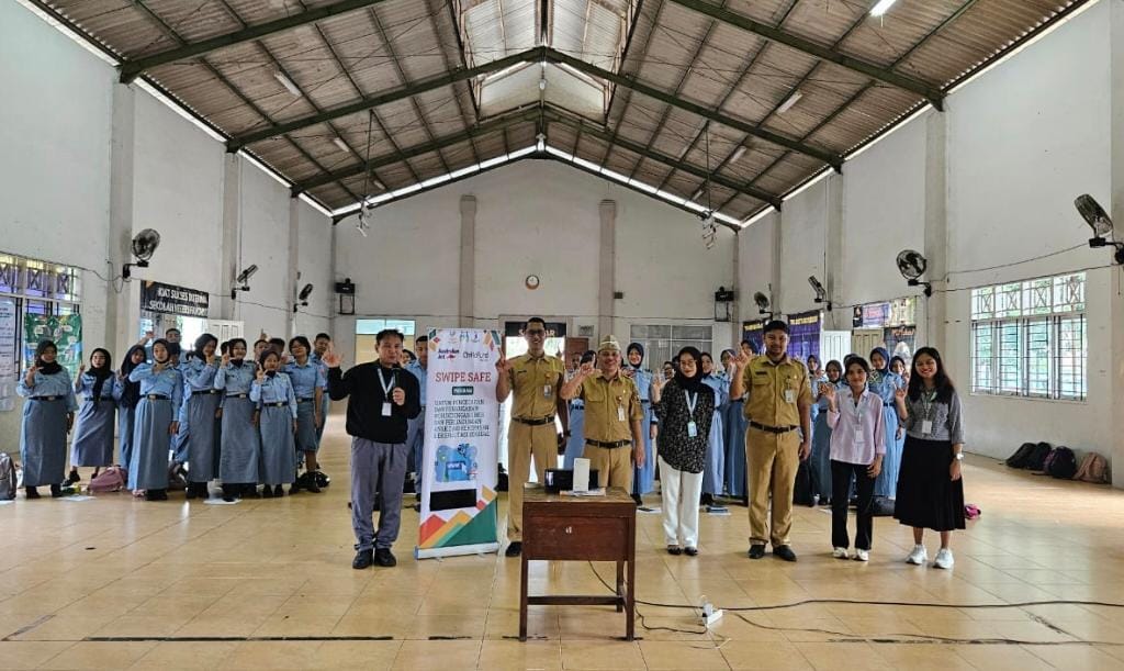 YKKS Gelar Pelatihan Swipe Safe untuk 50 Siswa SMKN 10 Semarang YKKS Gelar Pelatihan Swipe Safe untuk 50 Siswa SMKN 10 Semarang